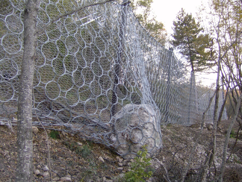 Rockfall barrier